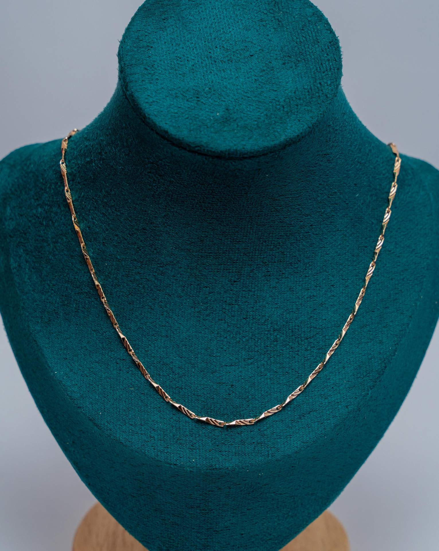 Gold Twisted Link Chain Necklace