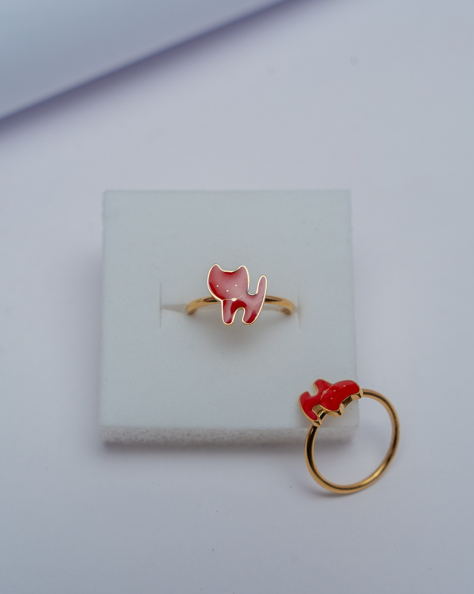 Cat-Shaped Enamel Gold Ring