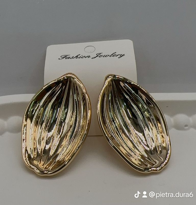 Gold Ribbed Leaf Drop Earrings