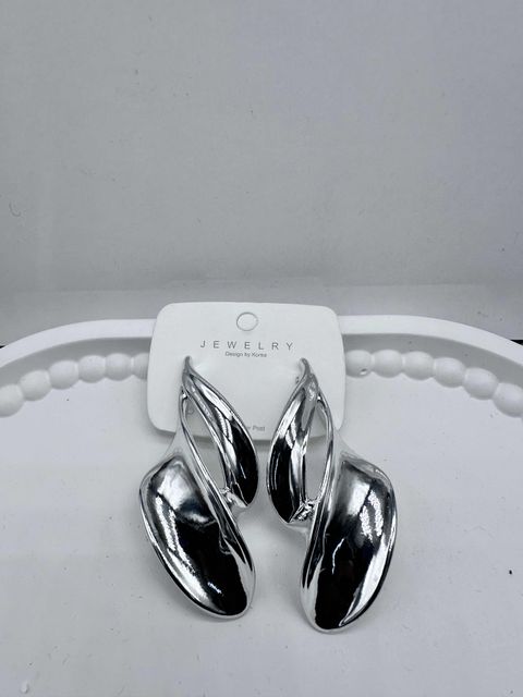 Small Silver Leaf Drop Earrings 02