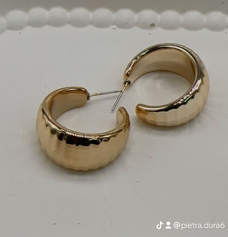Gold Ribbed Hoop Earrings