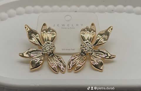 Gold Leaf Drop Earrings 02
