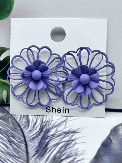 Lavender Outline Flower Stud Earrings