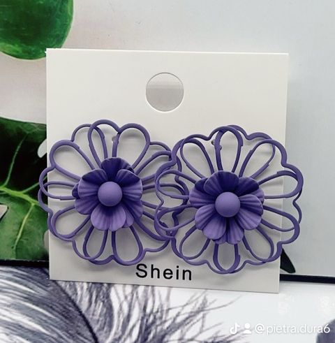 Purple Outline Flower Stud Earrings