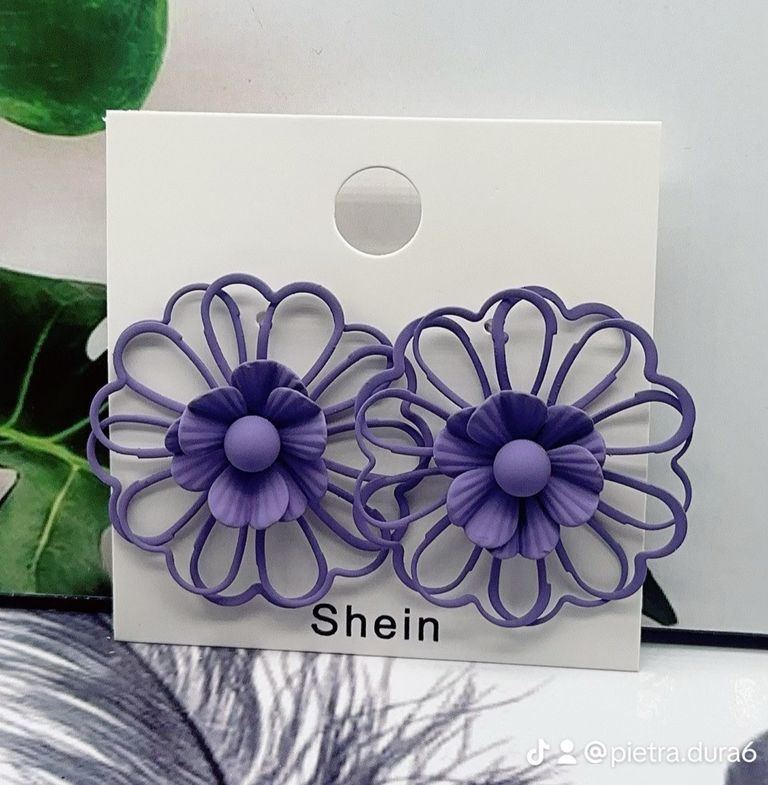 Purple Outline Flower Stud Earrings