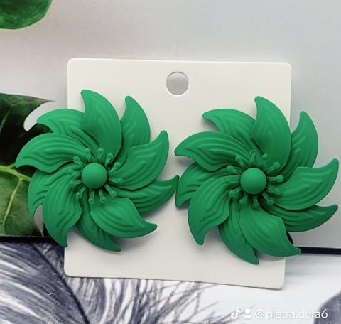 Green Pinwheel Flower Drop Earrings