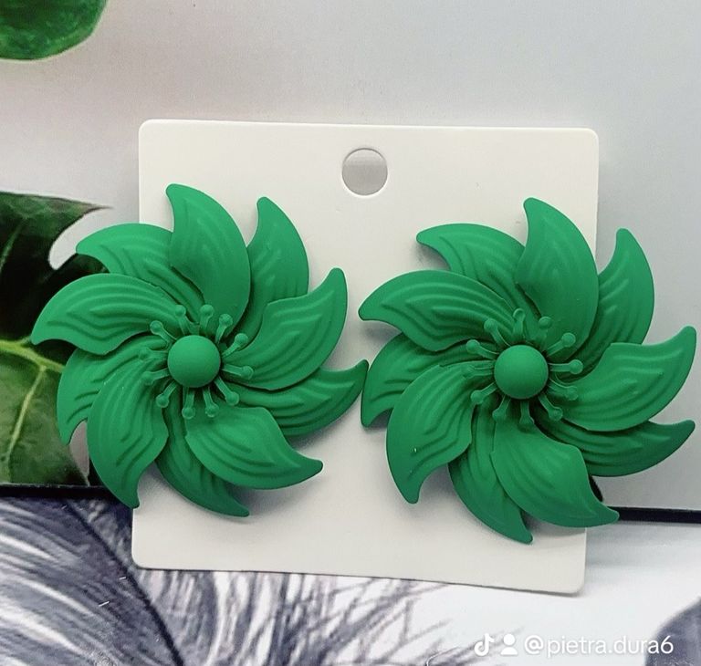 Green Pinwheel Flower Drop Earrings