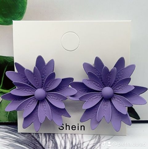 Lavender Daisy Stud Earrings