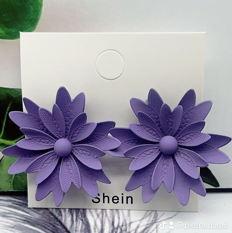 Lavender Daisy Stud Earrings