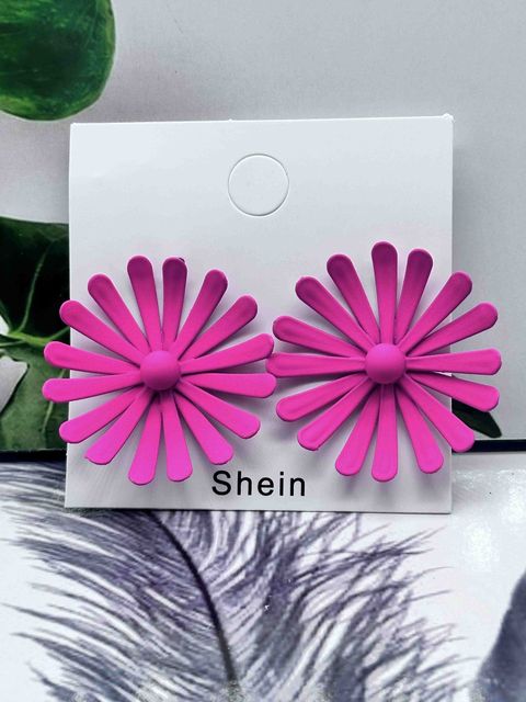 Magenta Daisy Stud Earrings