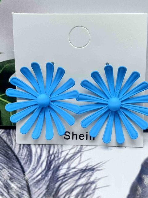 Blue Daisy Stud Earrings Large