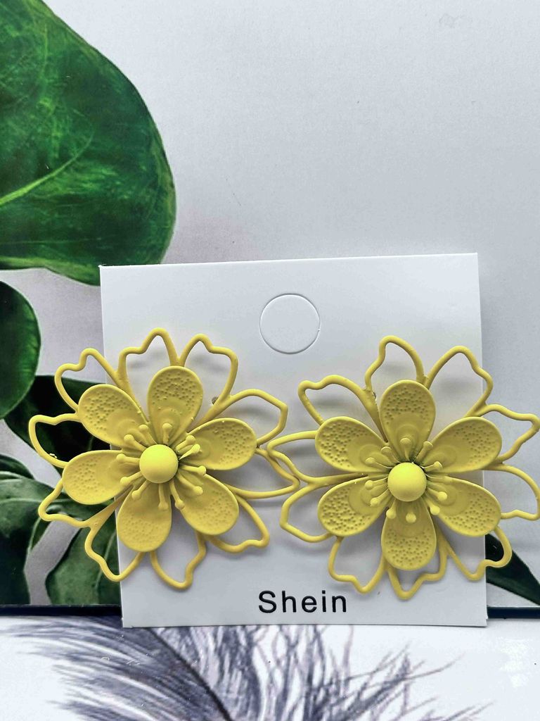 Pale Yellow Flower Hoop Earrings 02