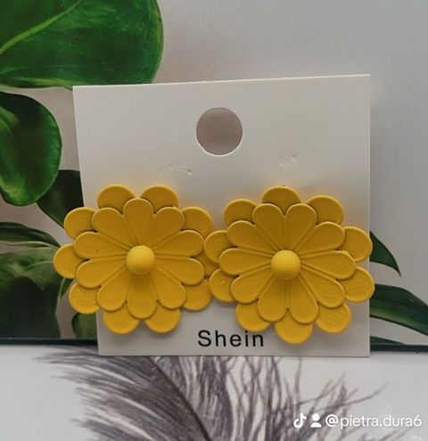 Mustard Daisy Stud Earrings