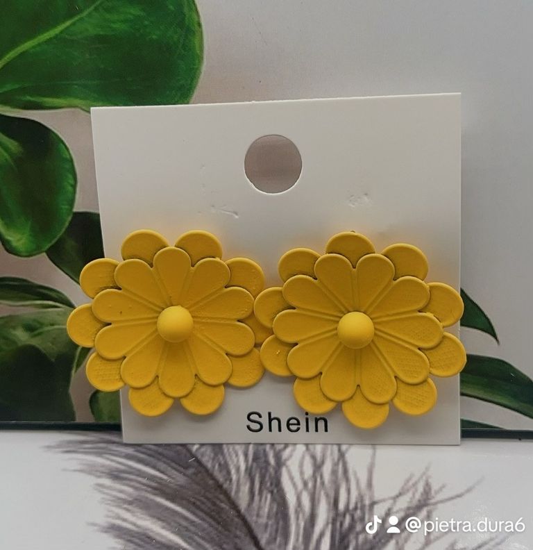 Mustard Daisy Stud Earrings