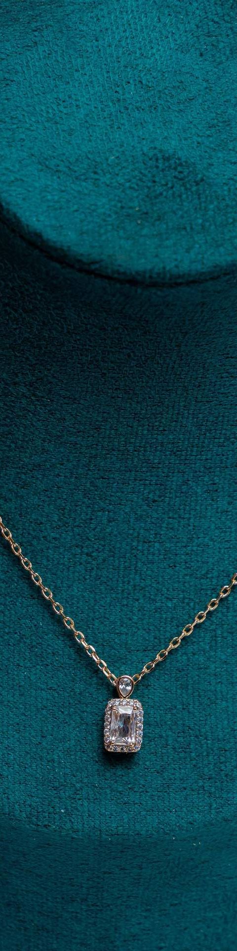 Gold Chain Pendant Necklace with Crystal