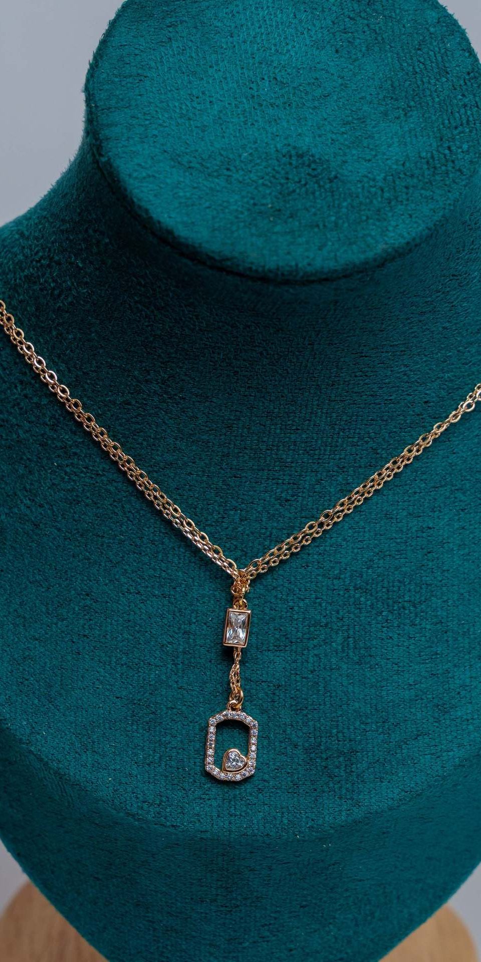 Gold Chain Lariat Necklace with Crystal Pendant