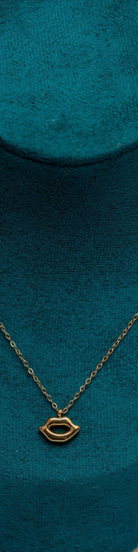 Gold Lip Pendant Necklace
