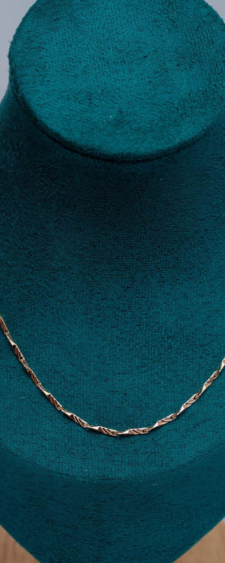 Gold Twisted Link Chain Necklace