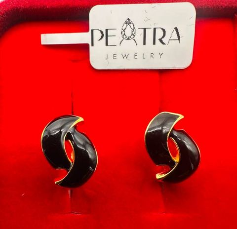 Peatra Gold Oval Link Earrings