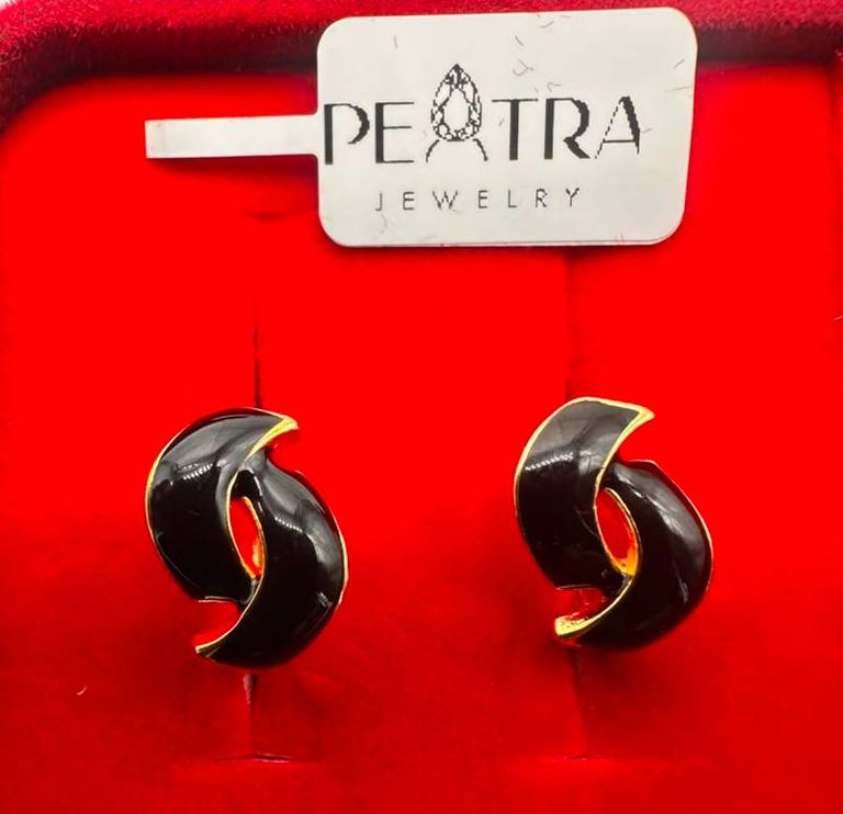 Peatra Gold Oval Link Earrings
