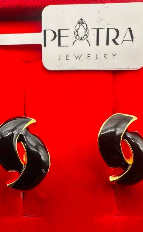 Peatra Gold Oval Link Earrings