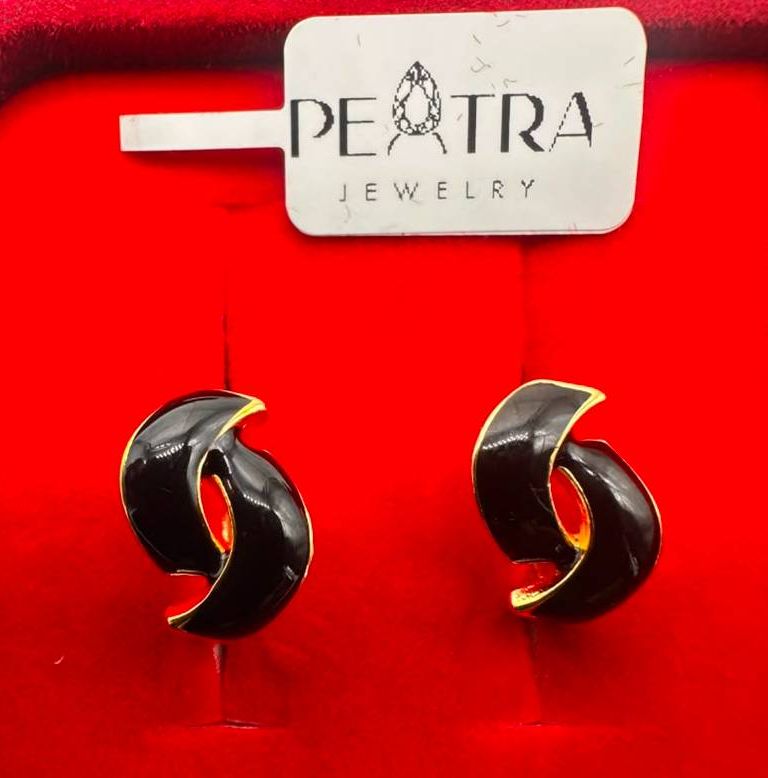 Peatra Gold Oval Link Earrings