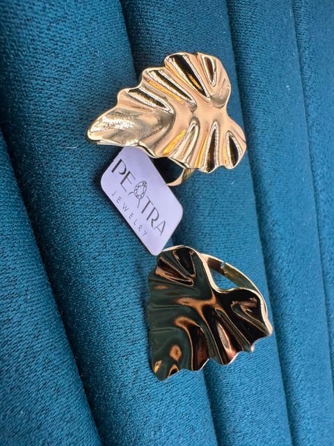 Ember Wave Leaf Abstract Ring Set