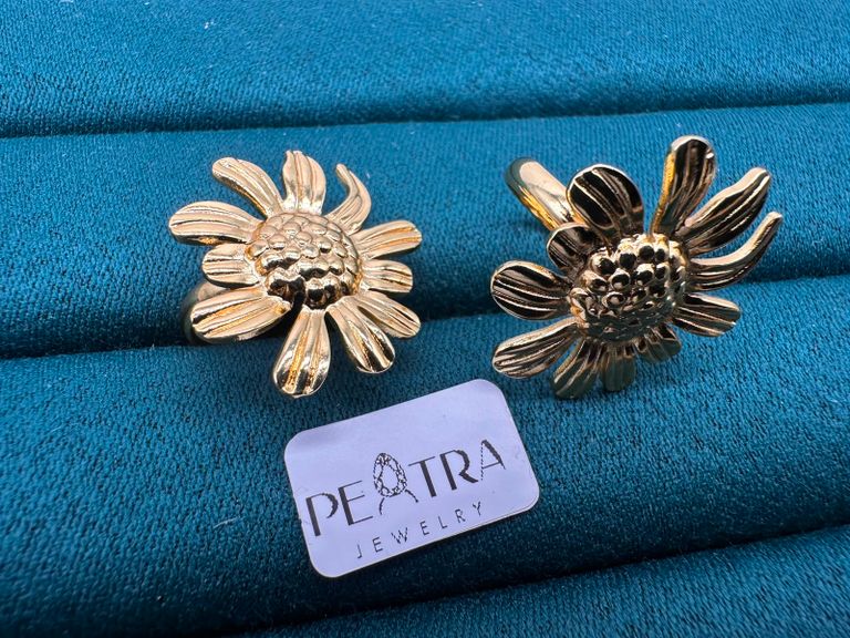 Lumen Wave Daisy Ring Set