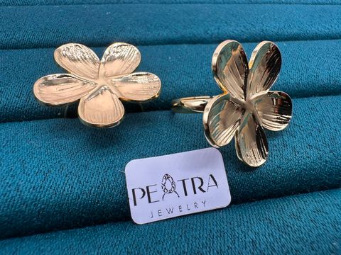 Vesper Wave Flower Ring Set