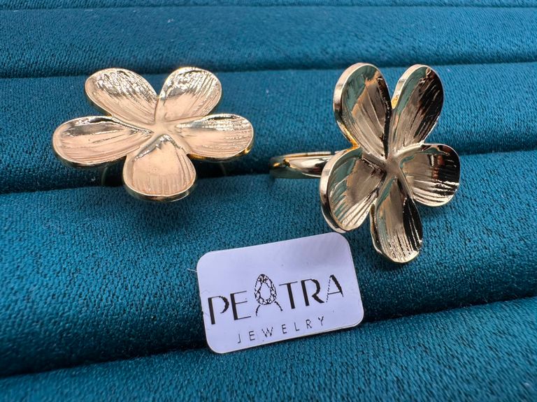 Vesper Wave Flower Ring Set