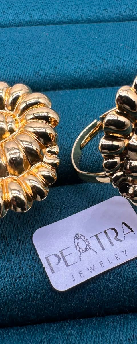 Harbor Wave Rosette Ring Set