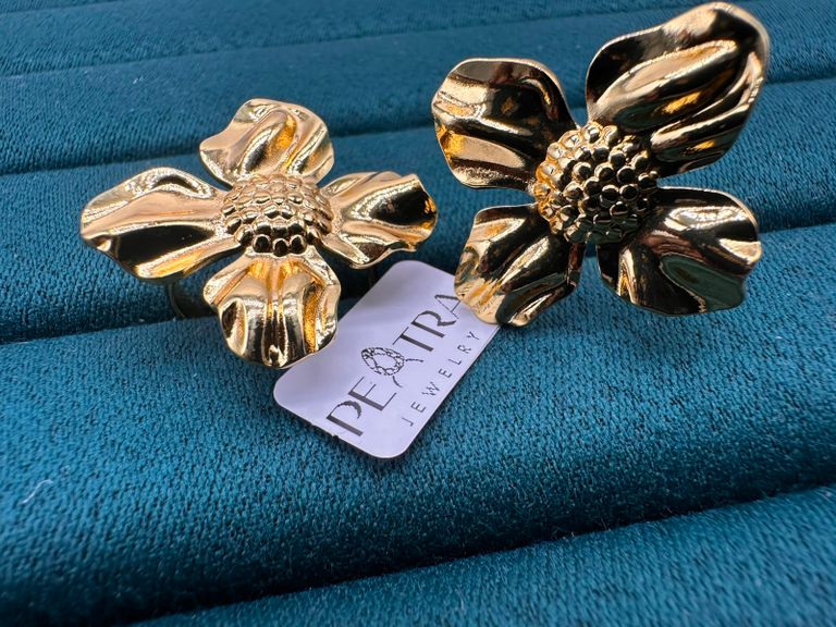 Ivory Wave Floral Ring Set