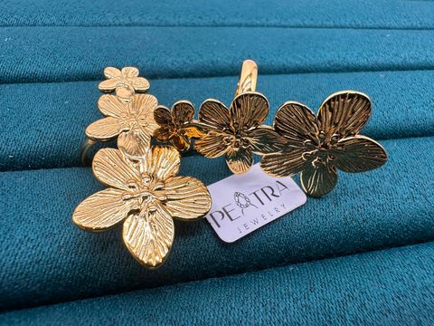 Nectar Wave Floral Cluster Ring Set