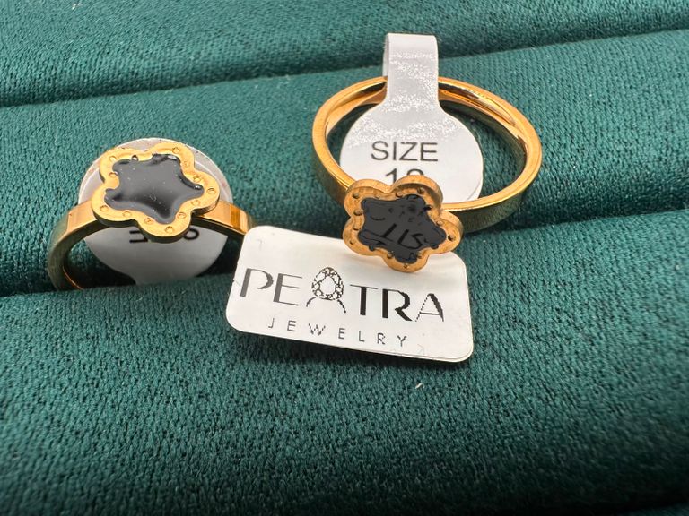 Obsidian Wave Clover Ring Set