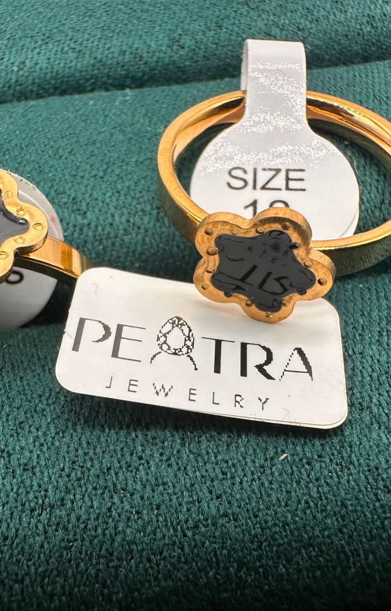 Obsidian Wave Clover Ring Set