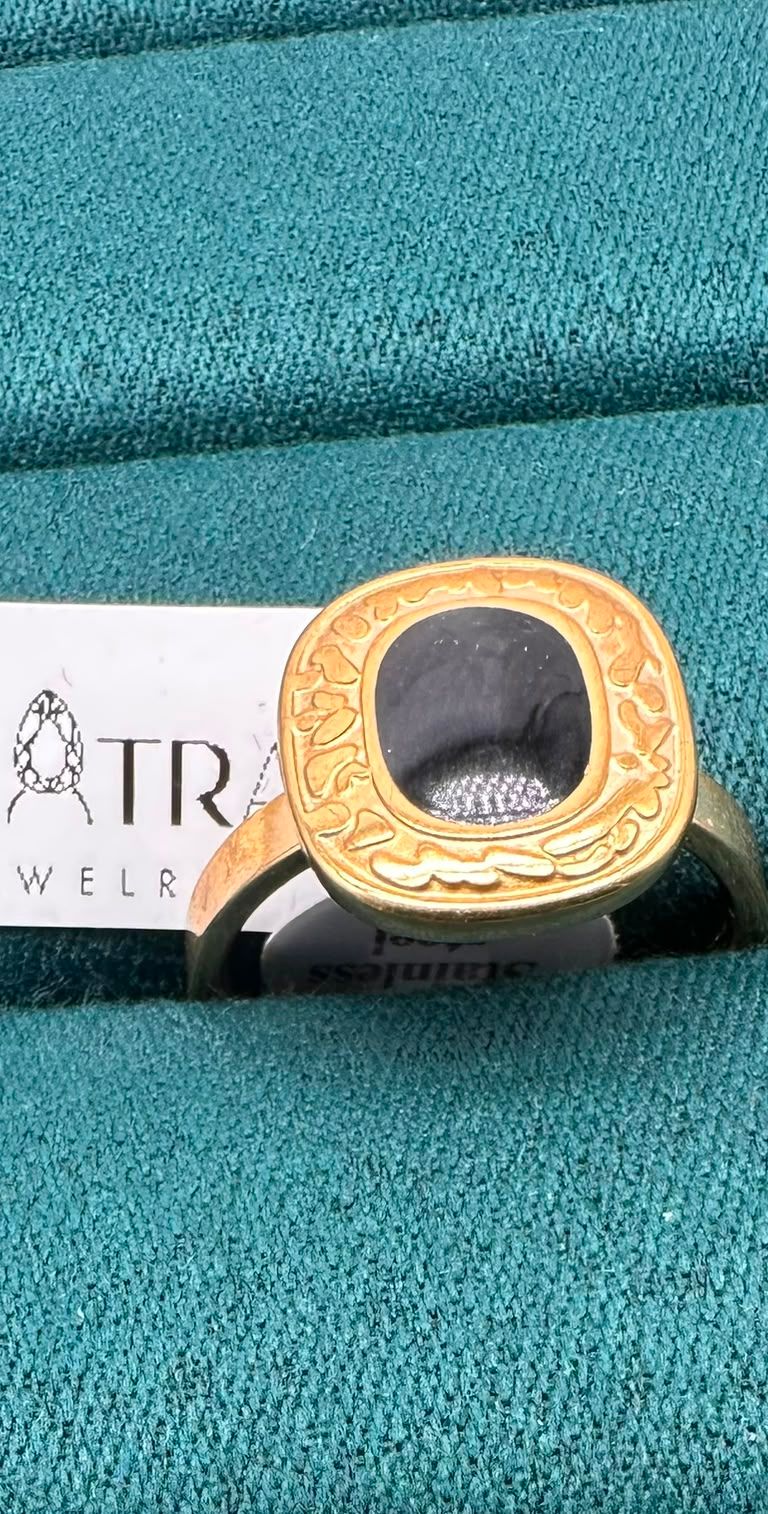Coral Glint Black Square Ring