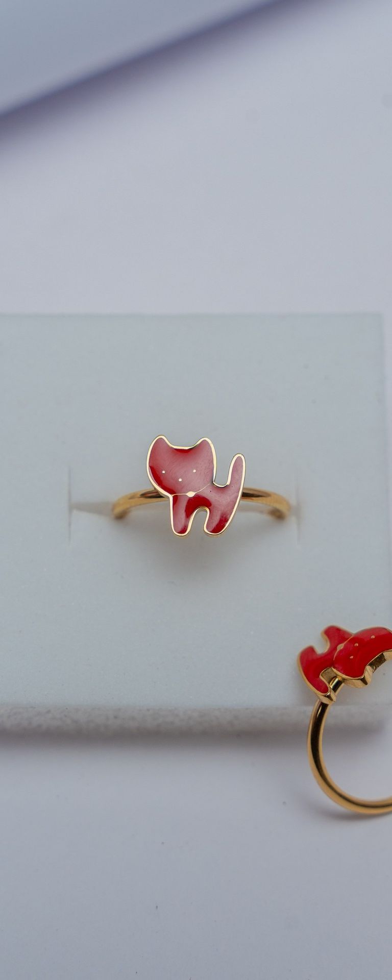 Cat-Shaped Enamel Gold Ring