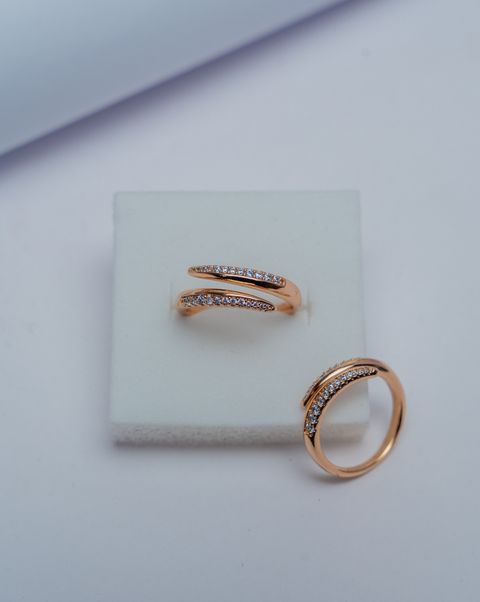 Rose Gold Diamond Curved Band Ring