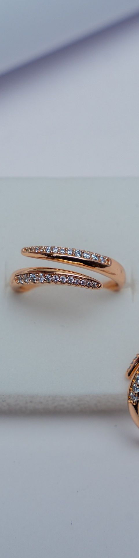Rose Gold Diamond Curved Band Ring